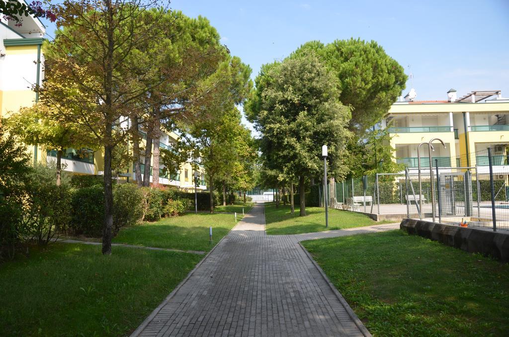 Residenza Le Altane Apartment Bibione Bagian luar foto